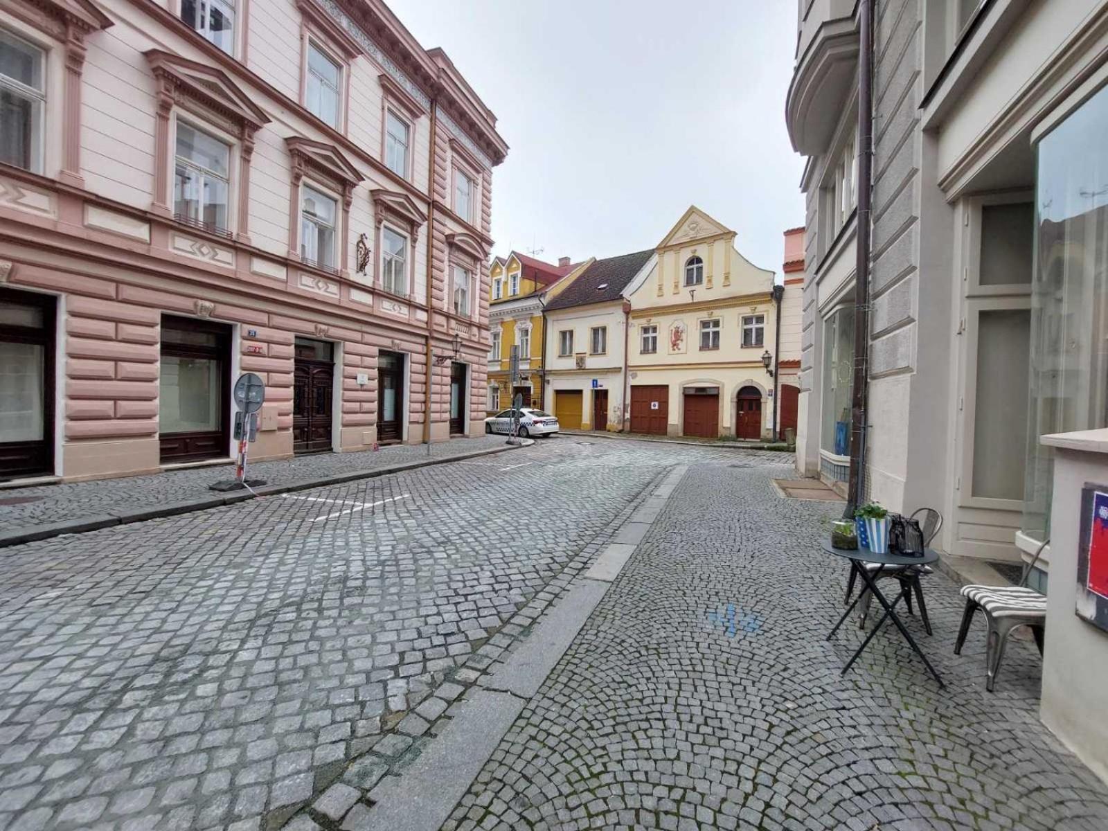 Prostorny Byt V Centru 3 Kk 80 M2 Hradec Králové Buitenkant foto