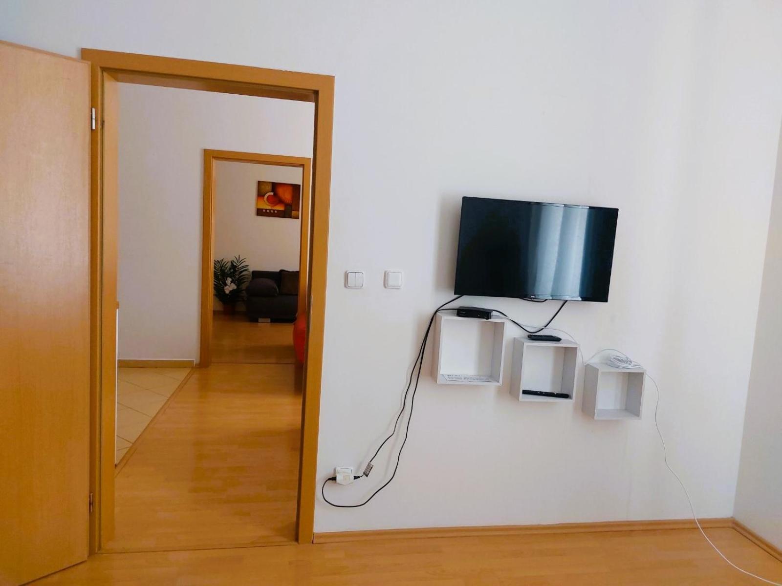 Prostorny Byt V Centru 3 Kk 80 M2 Hradec Králové Buitenkant foto