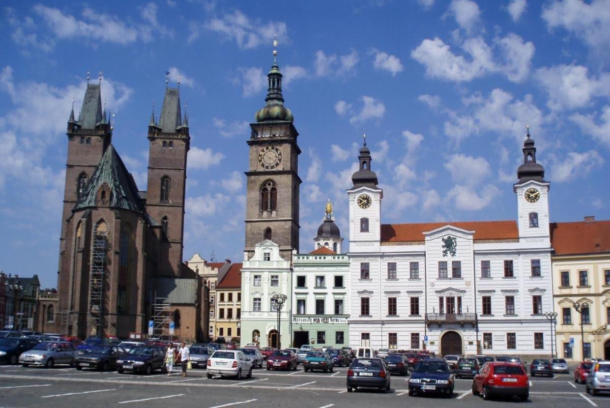 Prostorny Byt V Centru 3 Kk 80 M2 Hradec Králové Buitenkant foto