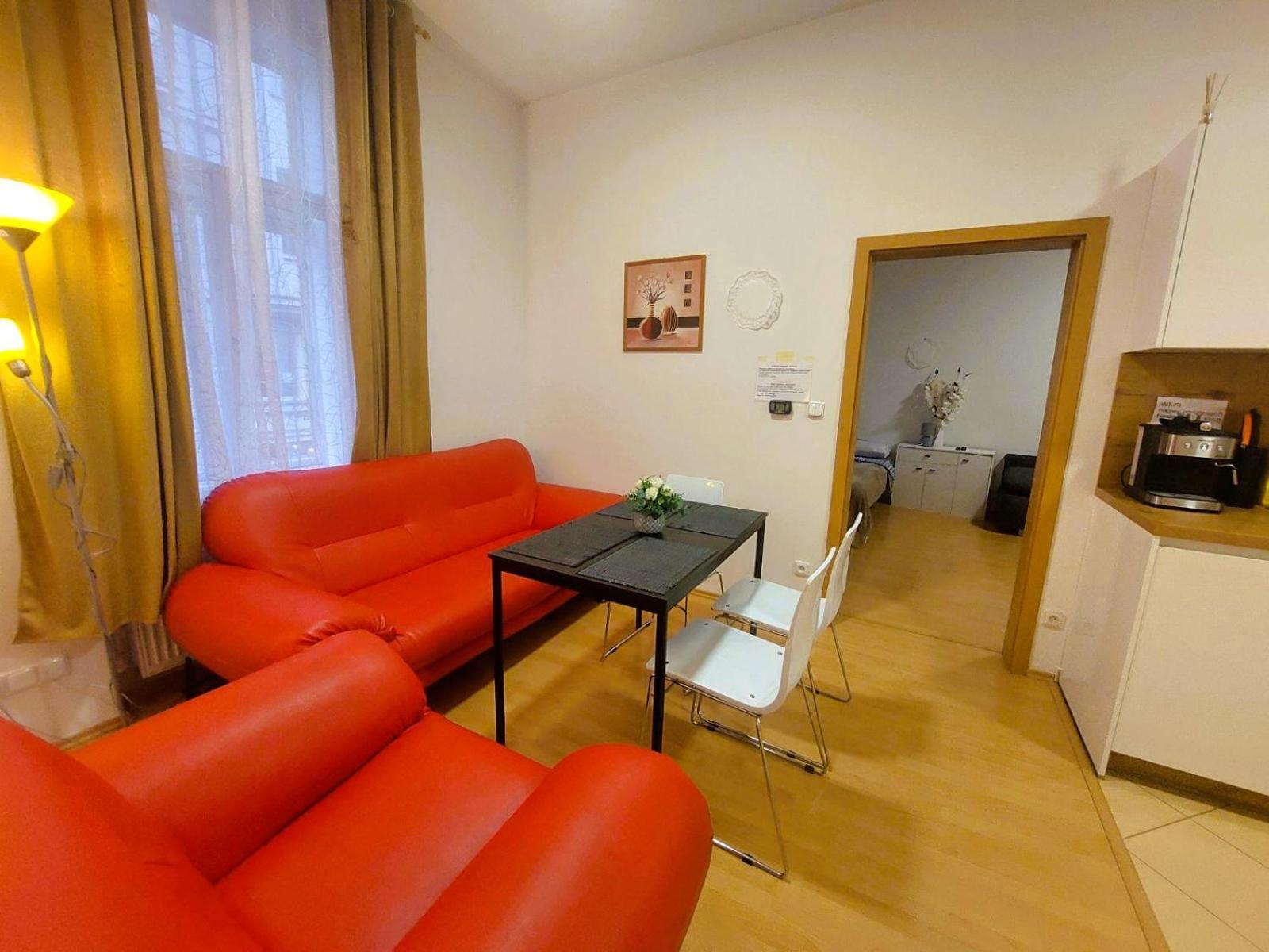 Prostorny Byt V Centru 3 Kk 80 M2 Hradec Králové Buitenkant foto